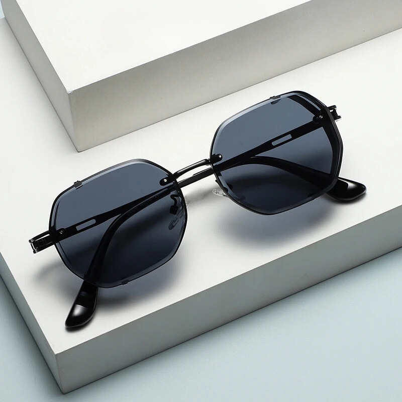 Men's Vintage Sunglasses for Driving with Polarized Lenses 1